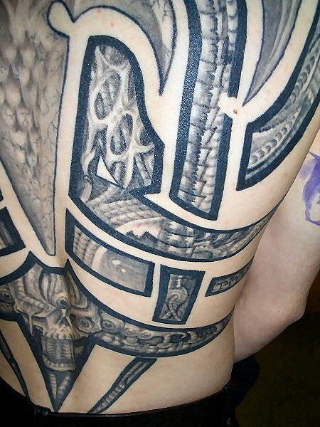 Tattoo Galerie - Motive - Biomechanik - Perforations Tattoo