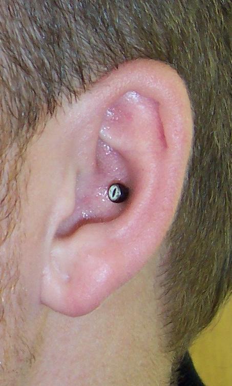 Ohr Piercing.jpg
