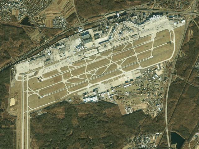 ikonos_1mcolor_frankfurt_airport.jpg