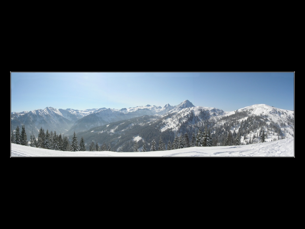 Austria_panorama_by_Tjeiken.jpg