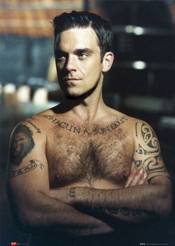 williams-robbie-arms-folded-5200133.jpg