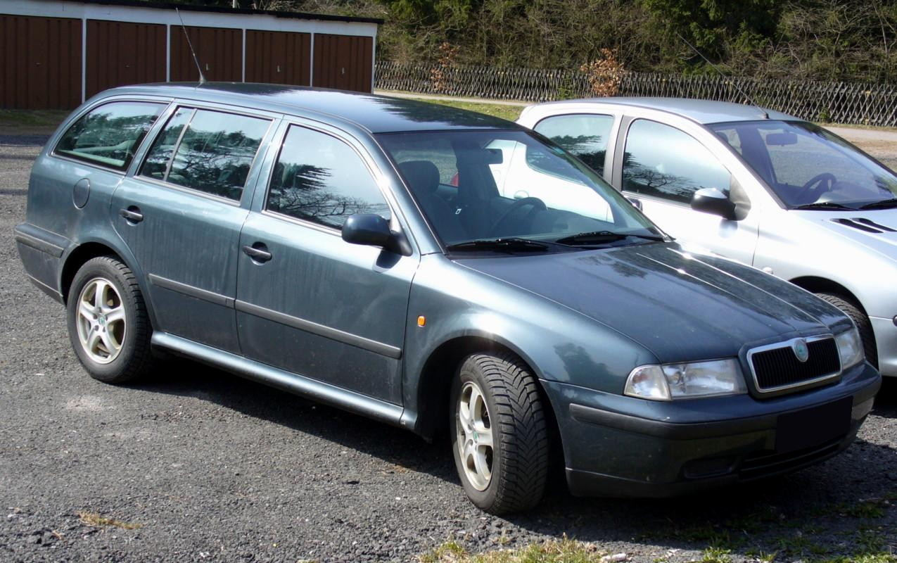 Skoda_Octavia_Combi.jpg