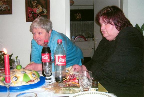 Dicke Mena mit Mom.JPG