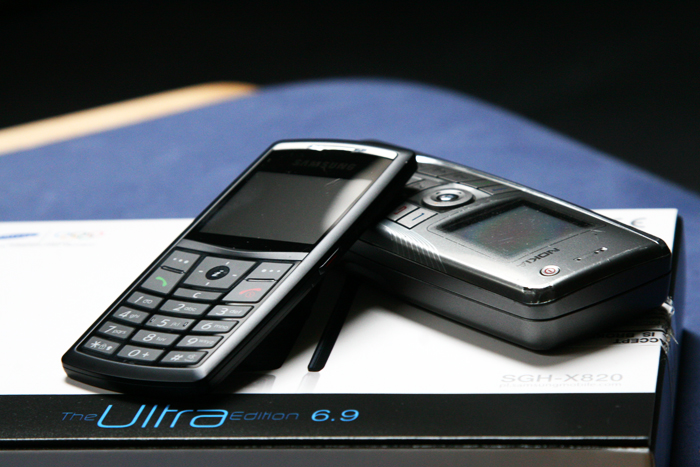 9300i vs. SGH-X820.JPG