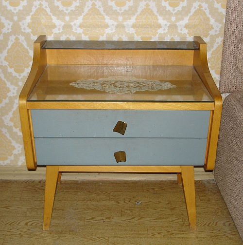 blauernachttisch1.JPG