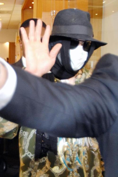 PicImg_Michael_Jackson_shops_9734.jpg