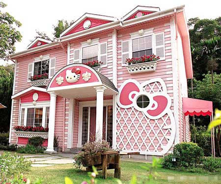 hello_kitty_castle.jpg