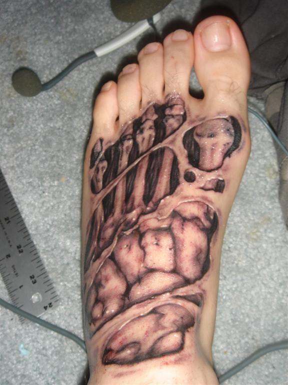 skeleton_foot_by_kidnamedemcee_474.jpg