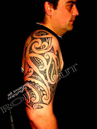 kiri-tuhi-style-upperarm-tattoo.jpg