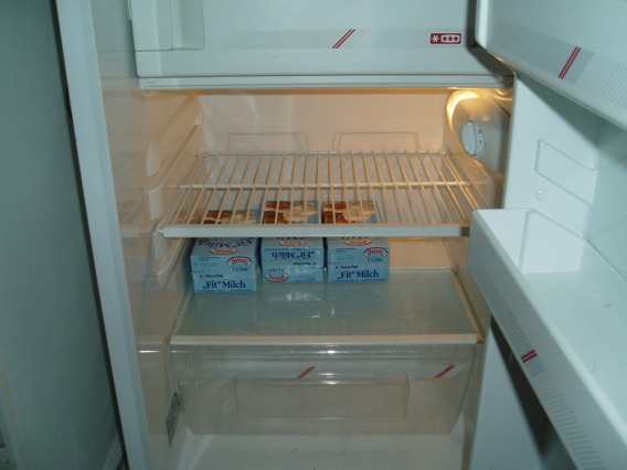 KÃƒÂ¼hlschrank_leer.jpg