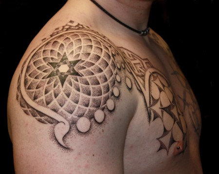 dotwork schulter.jpeg