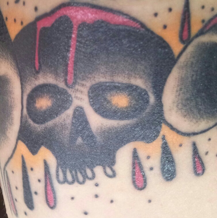 Tattoo 2 Wochen alt Rote Farbe ist erhoben, dick? Tattoopflege