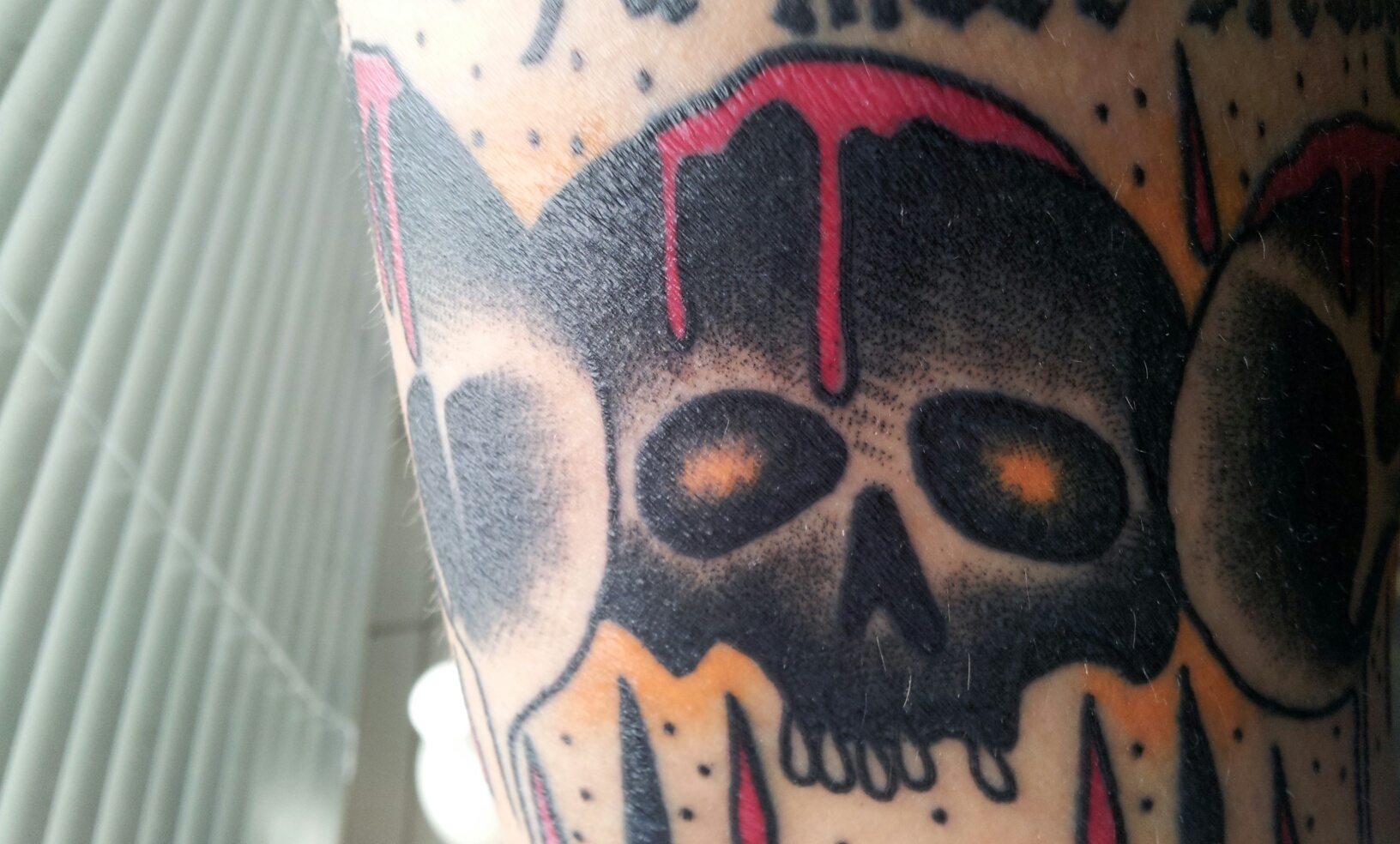 Tattoo 2 Wochen alt Rote Farbe ist erhoben, dick? Tattoopflege