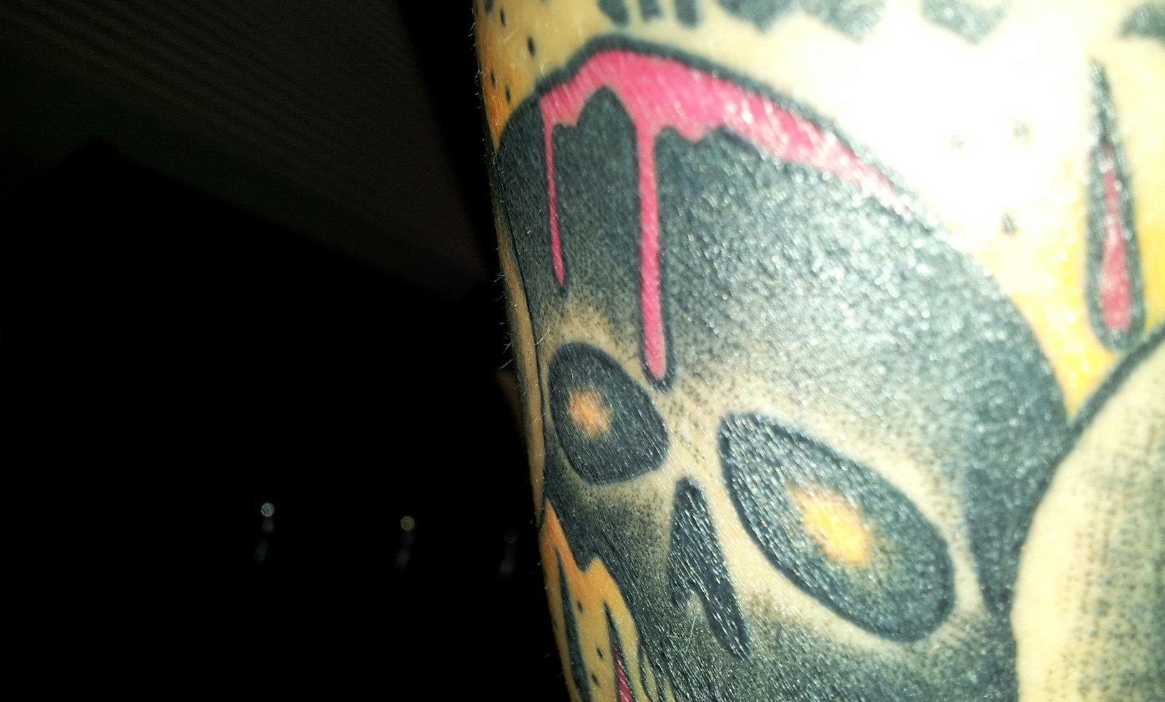 Tattoo 2 Wochen alt Rote Farbe ist erhoben, dick? Tattoopflege