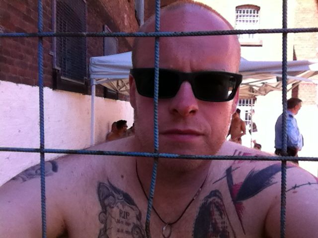 hinter Gittern.jpg