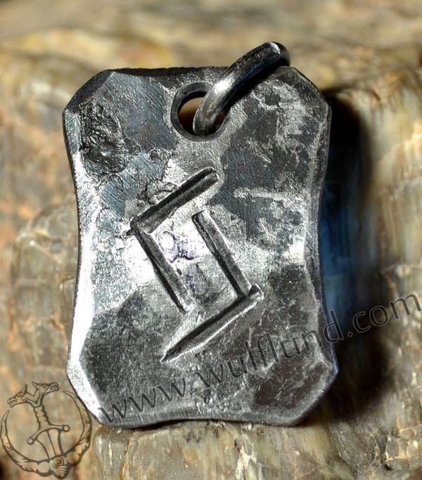 jera_forged_rune_pendant_b.jpg