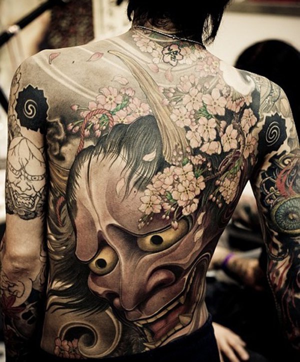 15-Japanese-tattoo-love-the-detail-on-the-flowers.jpg