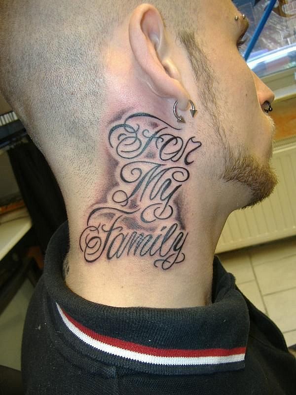 Faszinierend Hals Tattoo Schriftzug Mann Ebenbild Dekora und Ideen