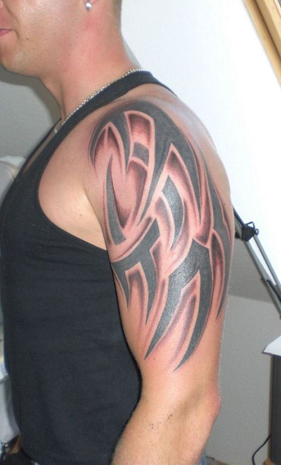 Oberarm tribal tattoo Tattoo Stock